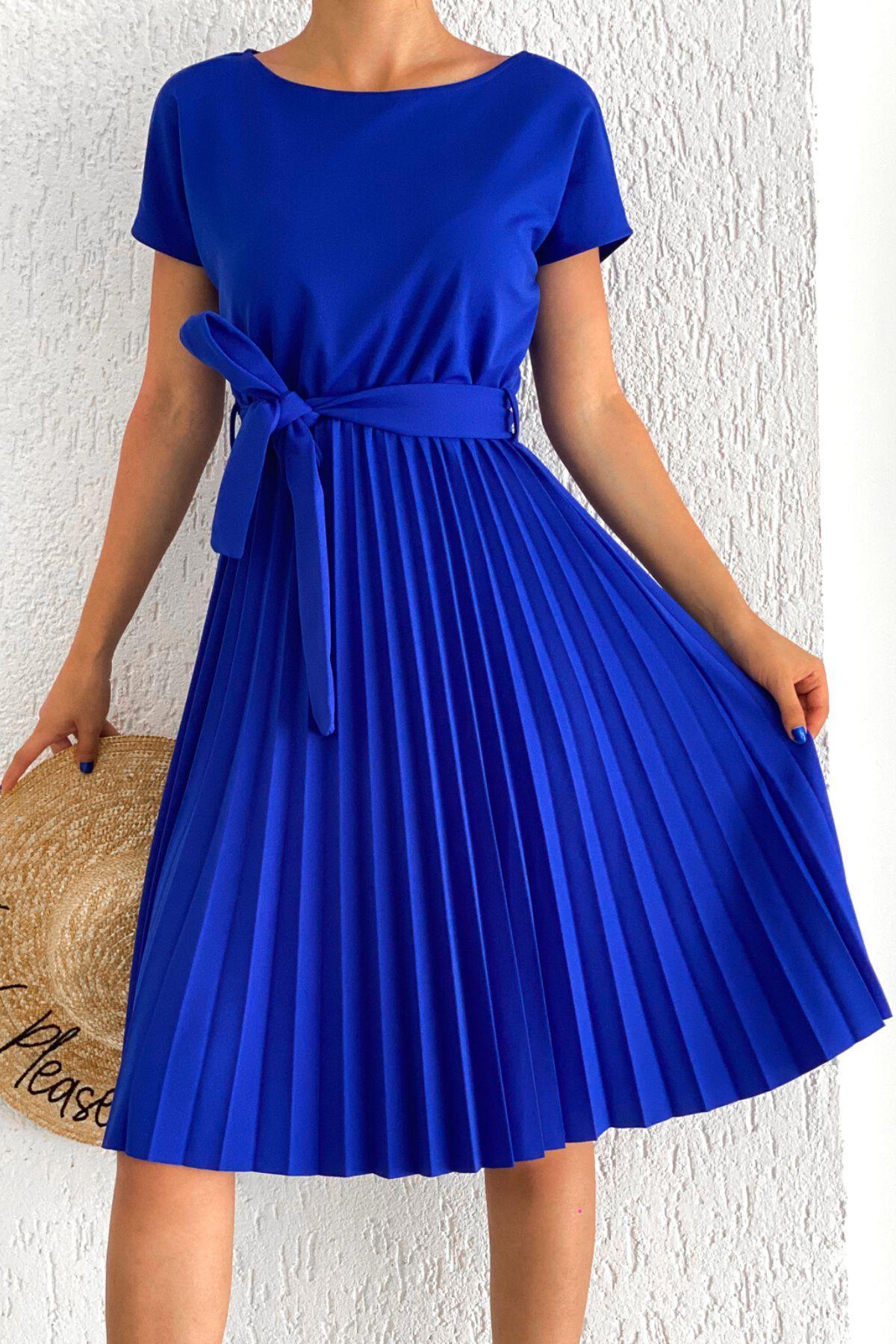 Piliseli Kuşaklı Krep Elbise Saks 582059