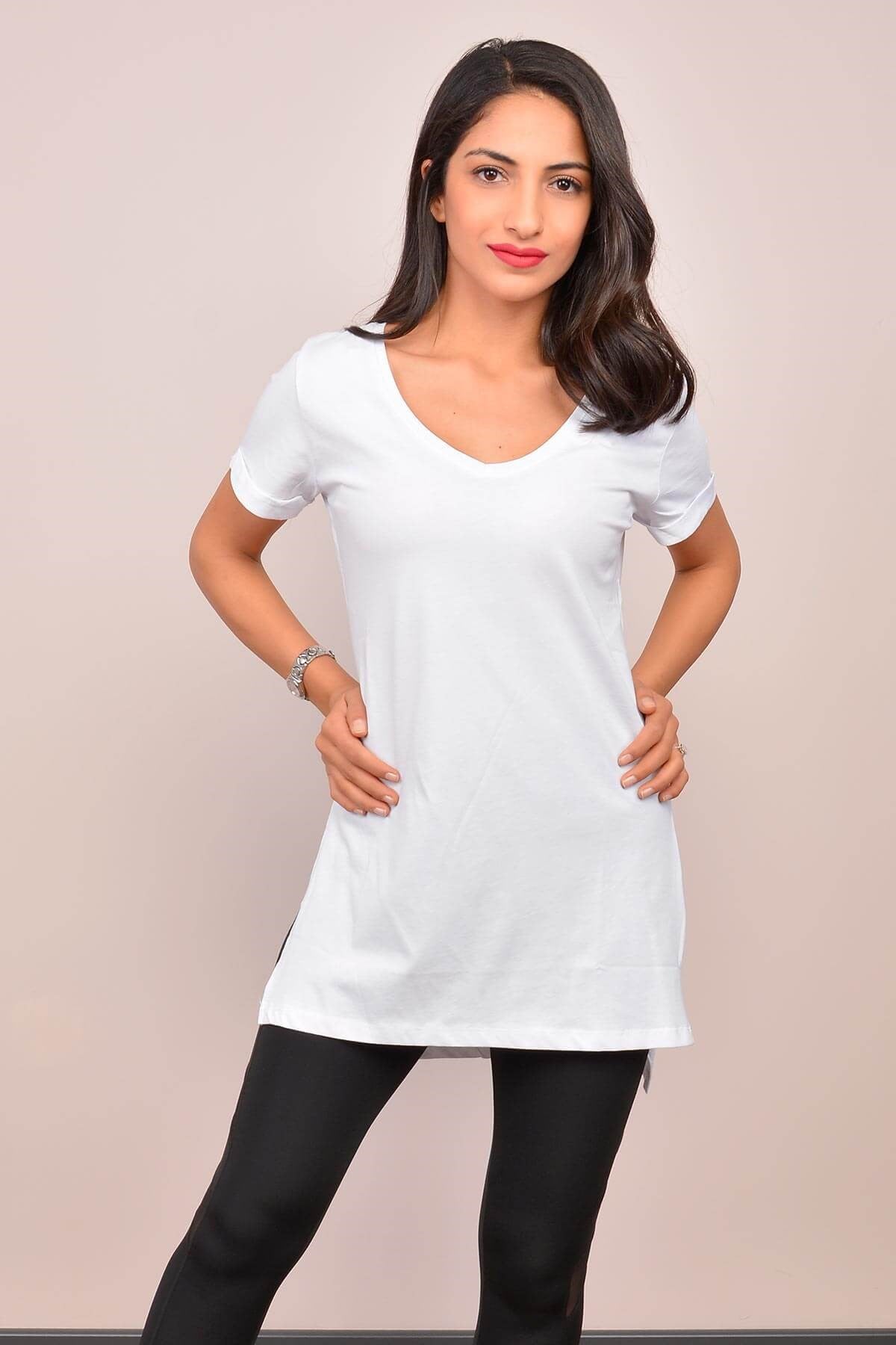 V Yaka Yırtmaçlı Basic T-Shirt