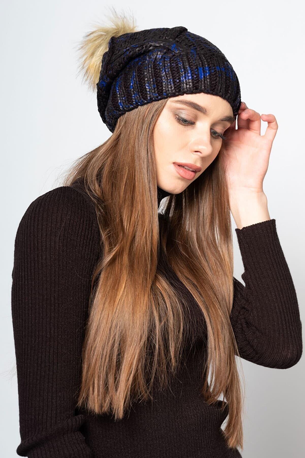 Varaklı Kadın Bere Siyah