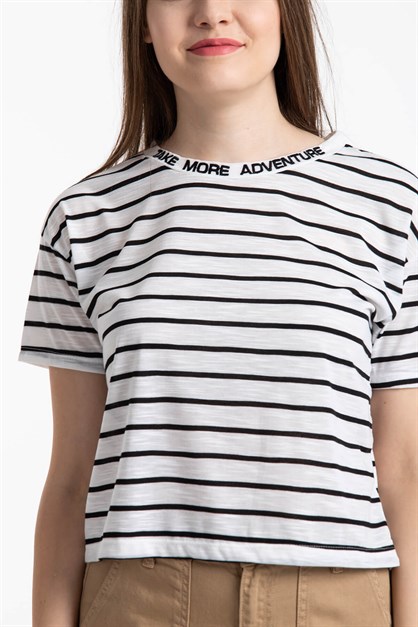Yaka Nakışlı Çizgili T-Shirt Beyaz