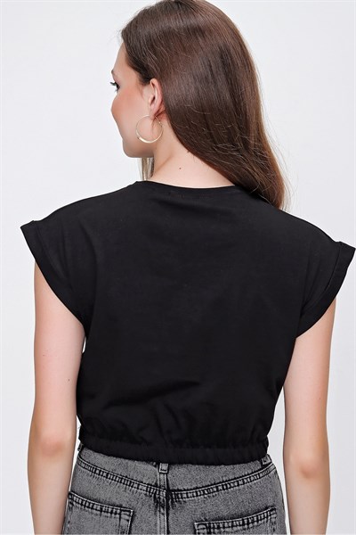 Kadın Siyah Zincir Kolye Detay Kısa Tişört