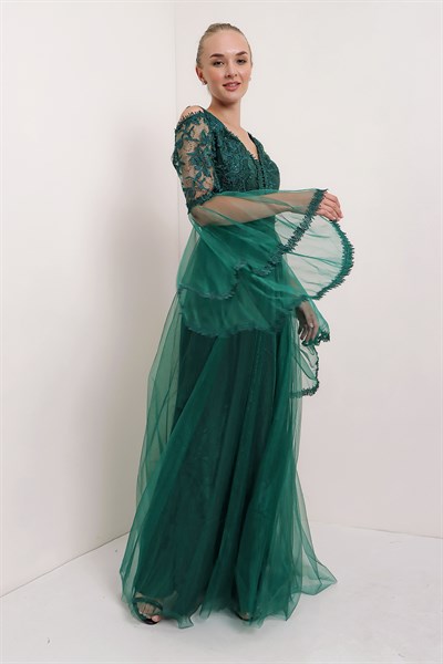 Kadın Zümrüt Yeşil Kolu Volanlı Üzeri Dantel Tül Abiye Elbise