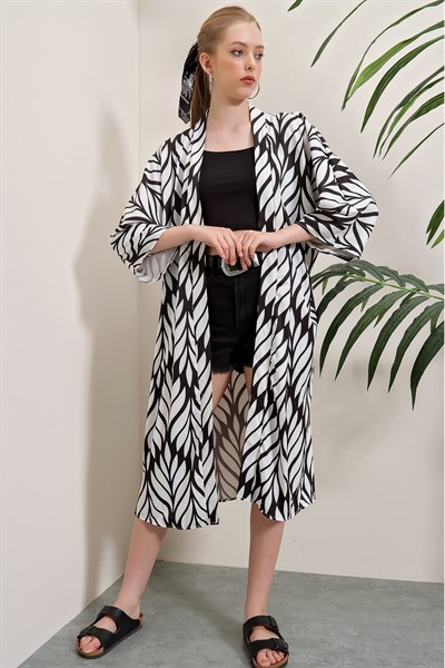 Kadın Siyah Beyaz Desenli Kimono Ceket