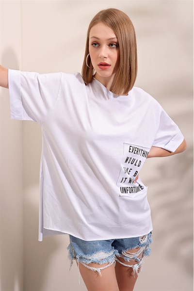 Kadın Beyaz Parça Baskılı Yırtmaçlı Tişört