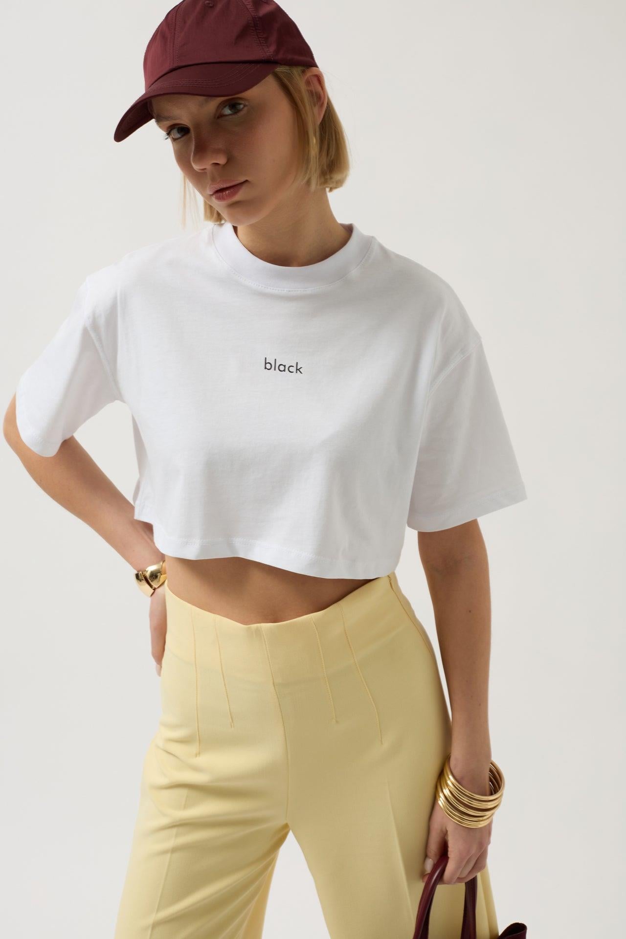 Black Baskılı Crop Beyaz T-Shirt