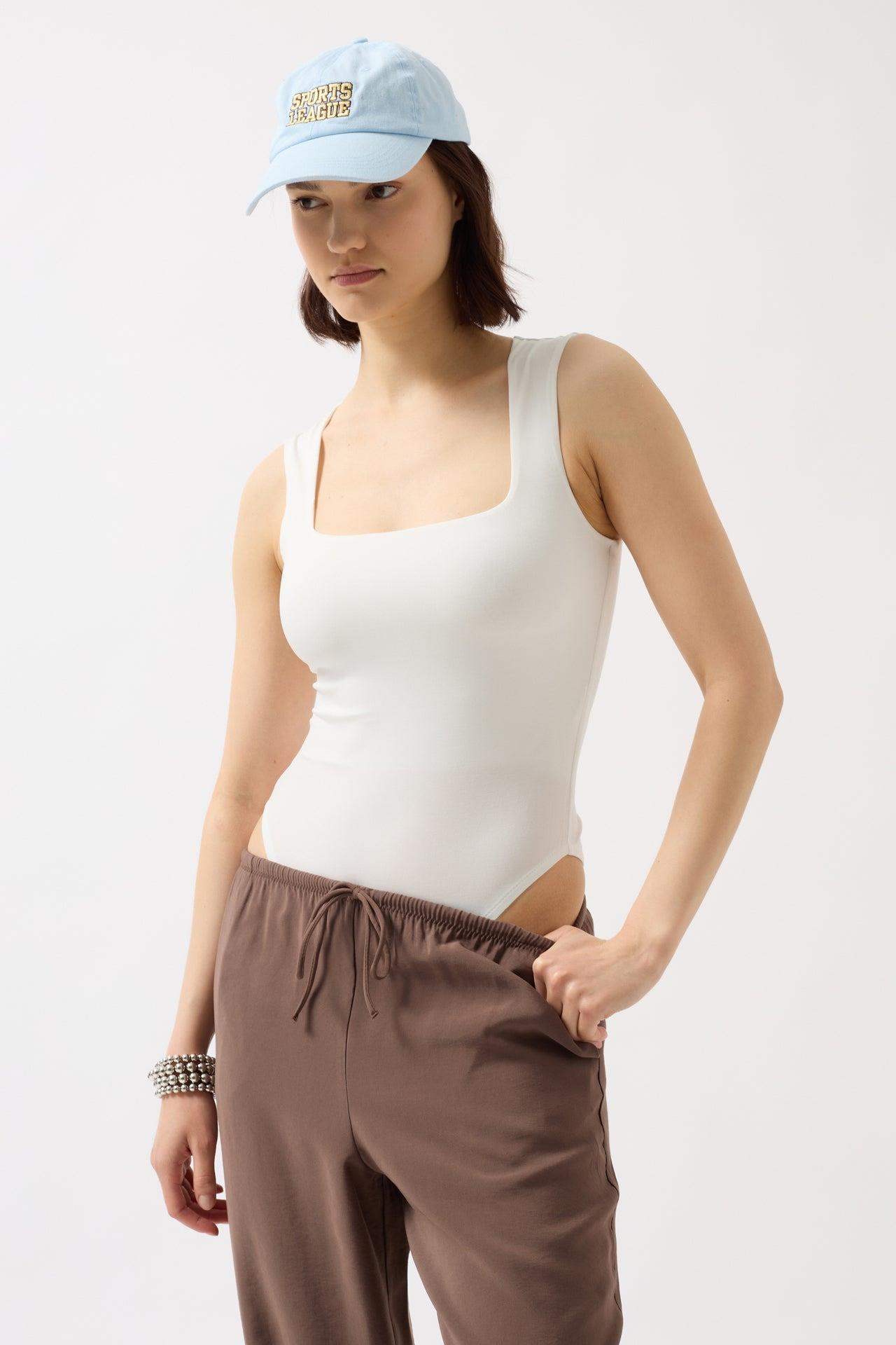 Kare Yaka Kalın Askılı Beyaz Bodysuit