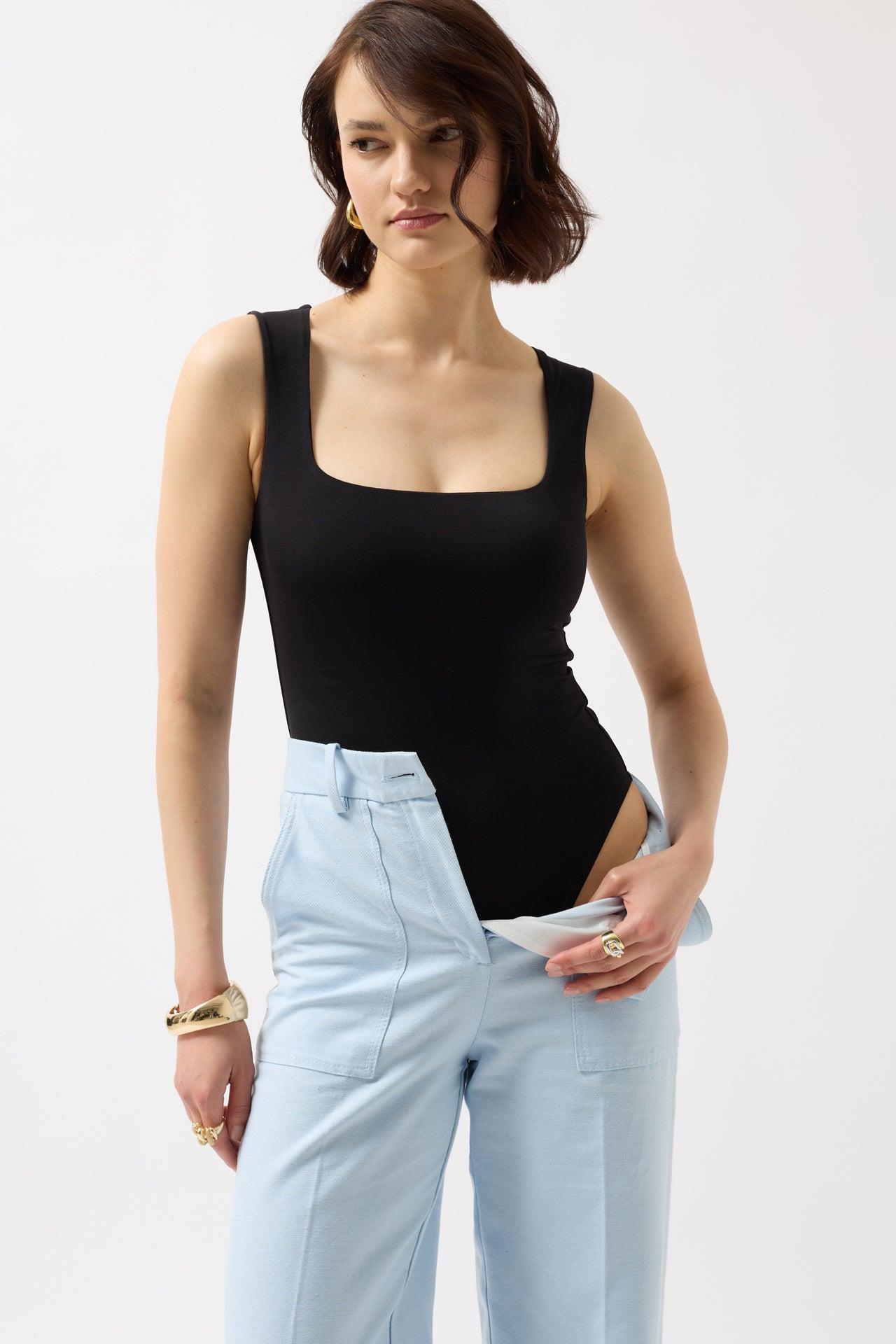Kare Yaka Kalın Askılı Siyah Bodysuit