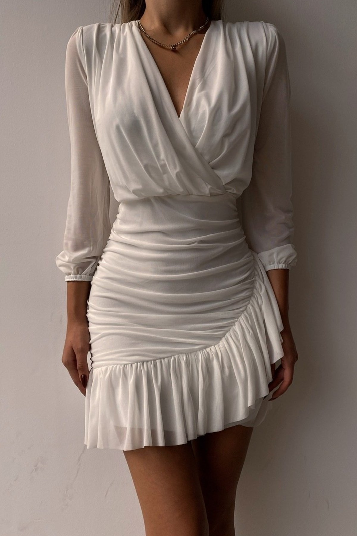 ASTARLI TÜL KUMAŞ KRUVAZE YAKA UZUN KOLLU BEYAZ MİNİ ELBİSE WHITE MINI DRESS MSCX-105-BEYAZ