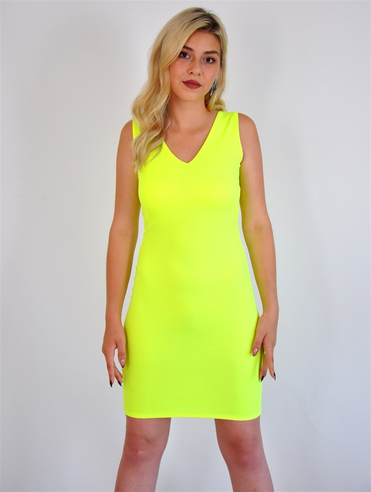 ESNEK KREP KUMAŞ V YAKA KOLSUZ NEON SARI MİNİ ELBİSE NEON MİNİ ABİYE ELBİSE NEON GECE ELBİSESİ NEON COLOUR MINI DRESS NEON PARTY DRESS emr-016-neon-sarı