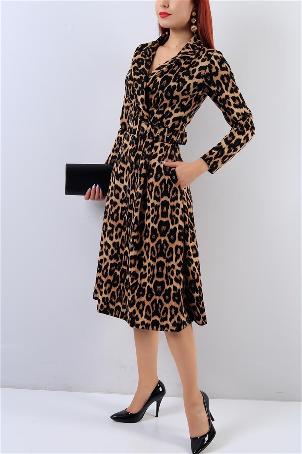 ESNEK KUMAŞ GÖĞÜS DEKOLTELİ LEOPAR DESENLİ KEMER DETAYLI ELBİSE GÜNLÜK LEOPAR ELBİSE UZUN KOLLU KEMERLİ ELBİSE LEOPARD PRINT DAY DRESS MD-18809