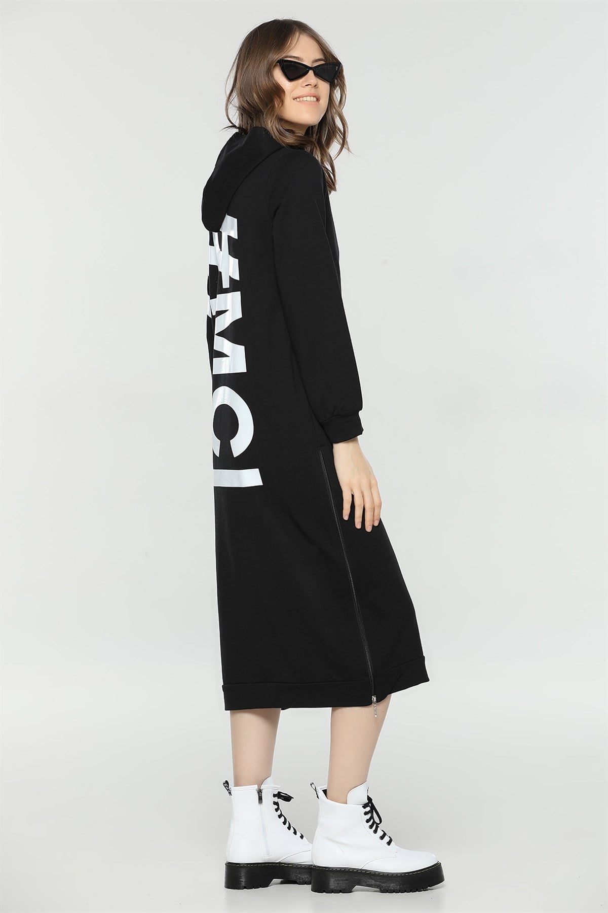 ESNEK KUMAŞ ŞAPKA DETAYLI UZUN SPOR ELBİSE SIRTI BASTI DETAYLI SİYAH GÜNLÜK ELBİSE SPOR ELBİSE SİYAH GÜNLÜK ELBİSE SİYAH UZUN KOLLU ELBİSE LONG SLEEVE BLACK DRESS BLACK DAYDRESS 1047328-TZ