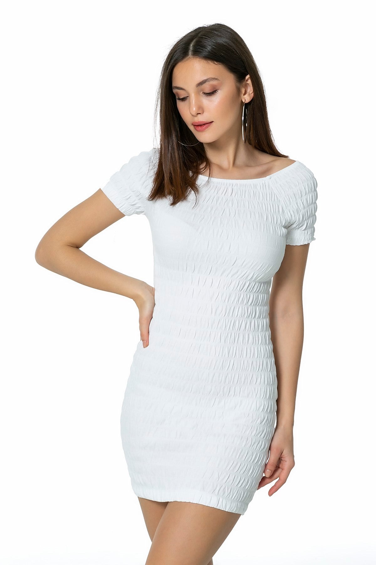 ESNEK KUMAŞ ÜZERİ LASTİK DETAYLI GİPELİ YAZLIK BEYAZ ELBİSE GÜNLÜK BEYAZ ELBİSE BEYAZ MİNİ ELBİSE WHITE MINI DAYDRESS 4646031868798