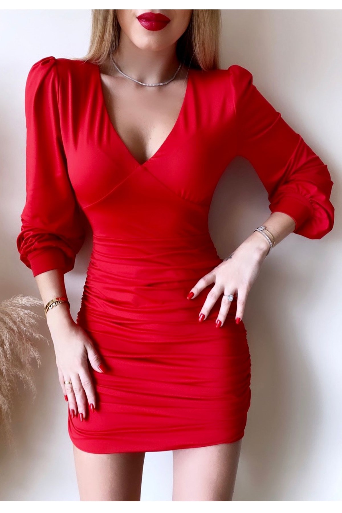 ESNEK KUMAŞ V YAKA UZUN KOLLU KIRMIZI MİNİ ELBİSE LONG SLEEVE V NECK RED MINI DRESS GD-039-KIRMIZI