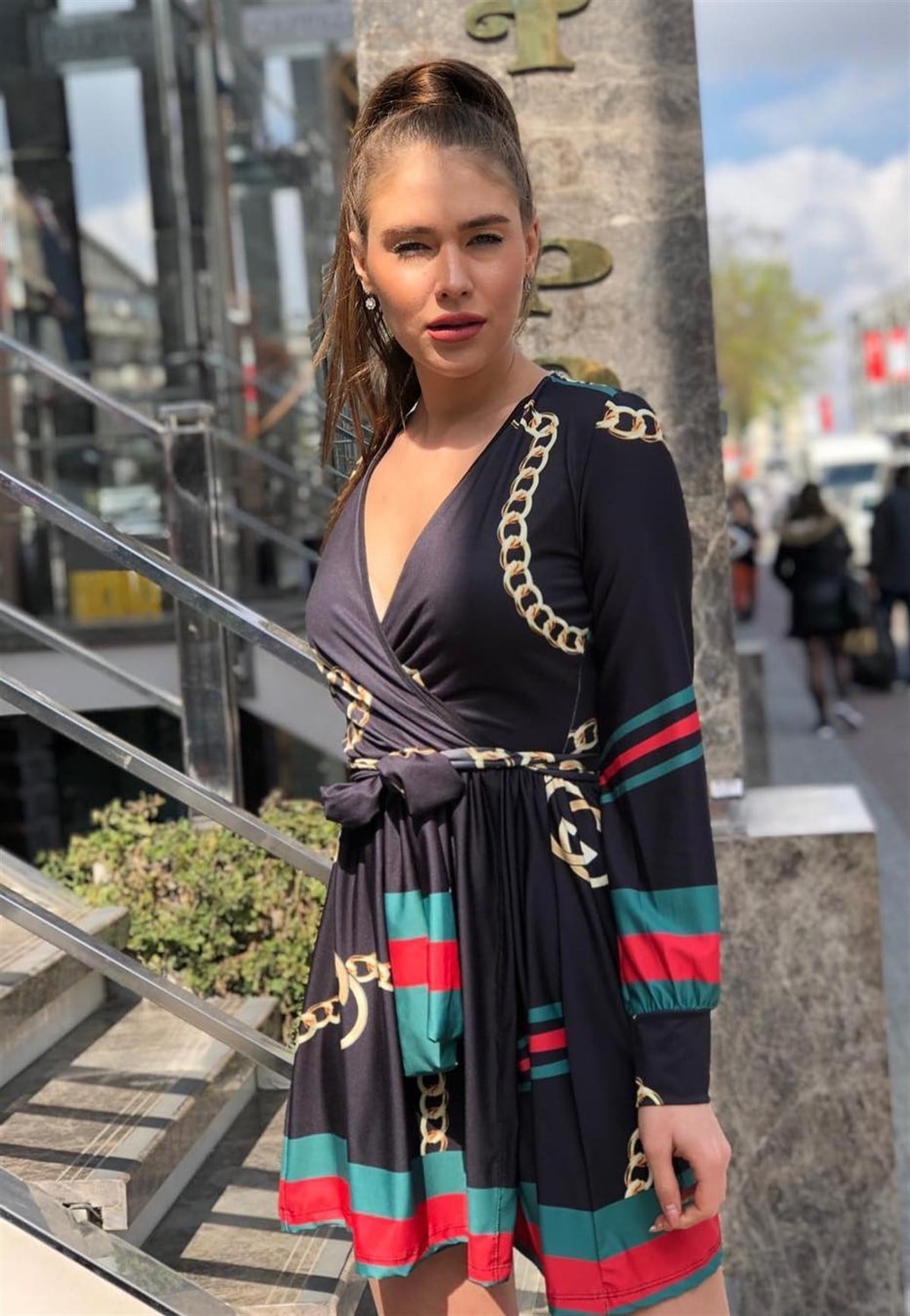 ESNEK MİKRO KUMAŞ GUCCI DESEN UZUN KOLLU GÖĞÜS DEKOLTELİ GÜNLÜK DEKOLTE ELBİSE GUCCI DRESS LP-248