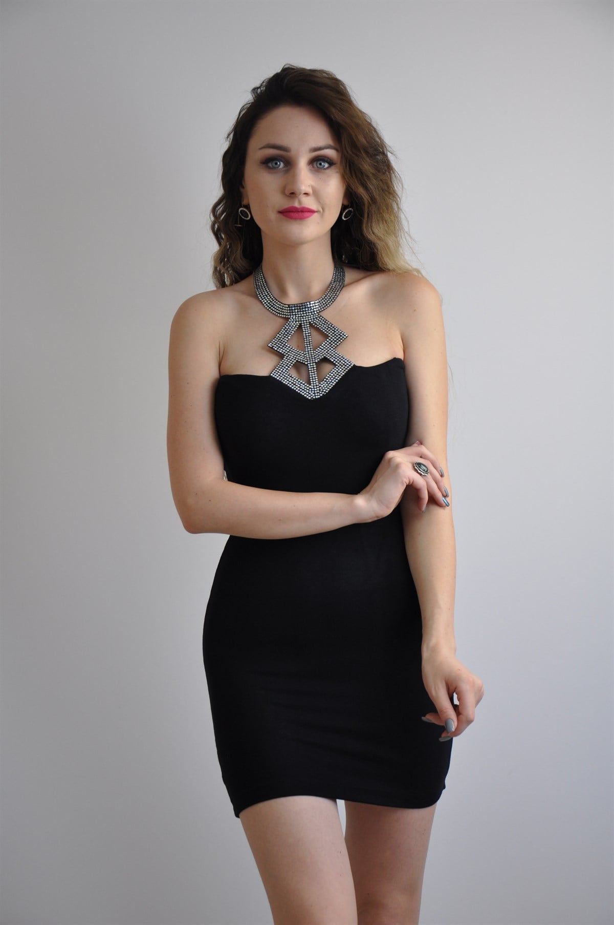 ESNEK PENYE KUMAŞ BOYUN KISMI PARLAK TAŞ AKSESUARLI SİYAH MİNİ ELBİSE SİYAH SPOR MİNİ ELBİSE BLACK MINI DAYDRESS BLACK MINI DRESS  CHP-180