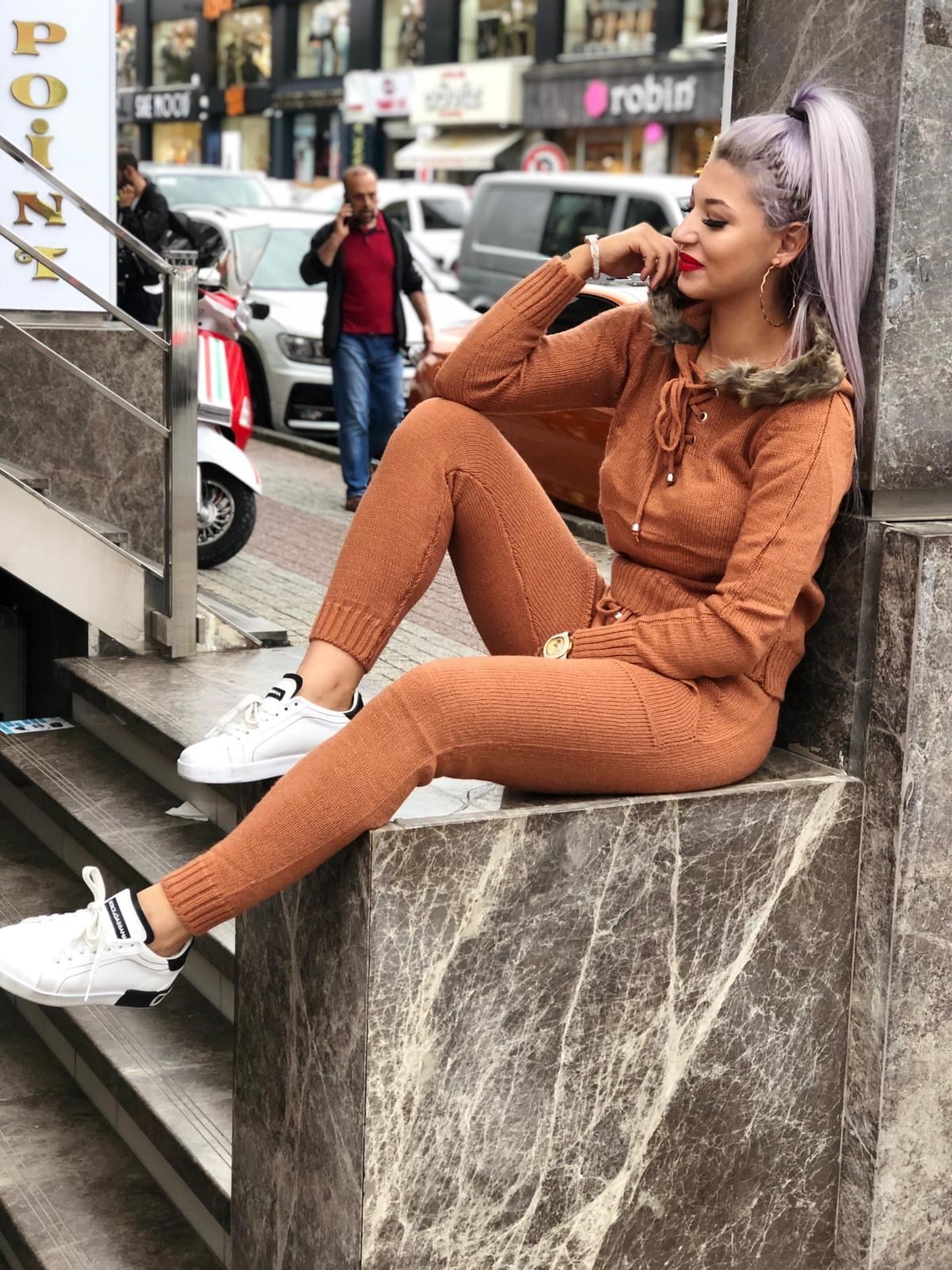 ESNEK TRİKO KUMAŞ YAKASI KÜRK DETAYLI BAYAN EŞOFMAN TAKIM İKİ PARÇA TRİKO SPOR TAKIM WOMAN SPORTSWEAR LP-284-4