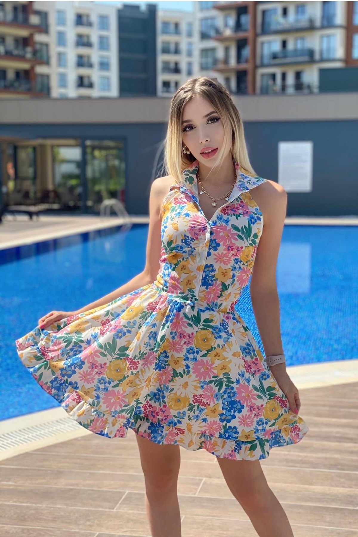 ETEĞİ ASTARLI KREP KUMAŞ SIRT DEKOLTELİ ÇİÇEK DESENLİ KLOŞ ELBİSE FLOWER PRINT MINI DRESS SD-041