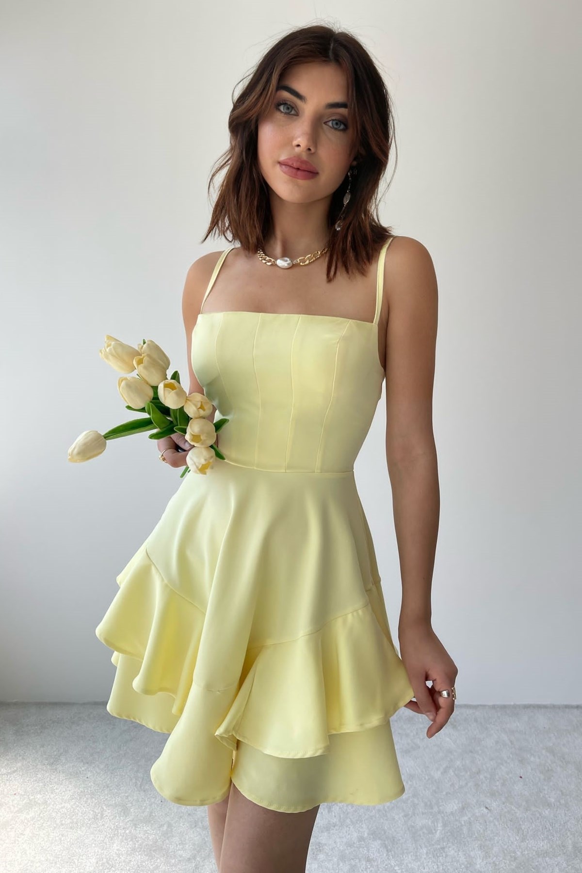 ETEĞİ VOLANLI İNCE ASKILI SARI MİNİ ELBİSE YELLOW MINI DRESS ETC-102-SARI