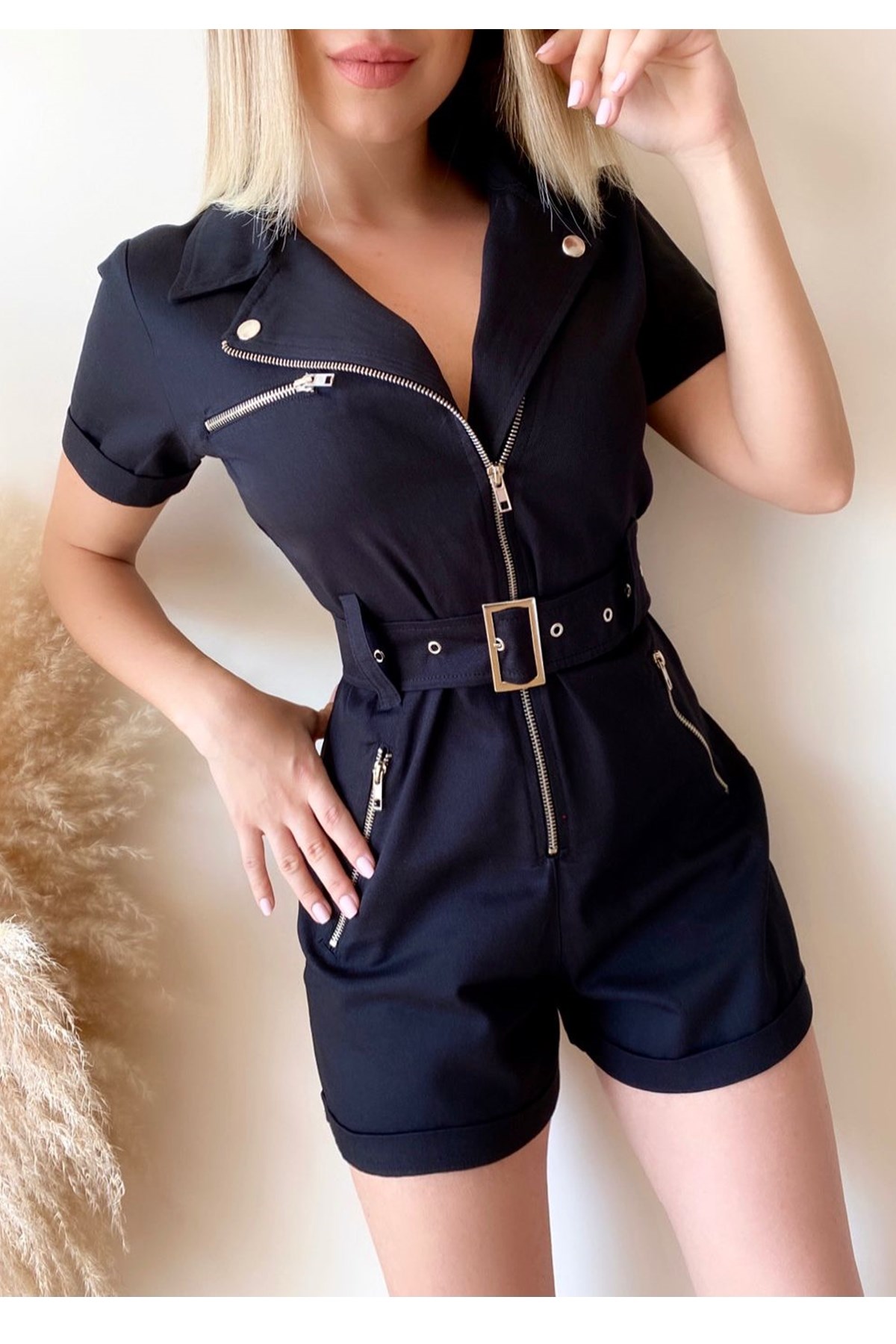 GABARDİN KUMAŞ KEMER DETAYLI SİYAH KOLSUZ KISA TULUM BLACK BODYSUIT GD-025-SİYAH