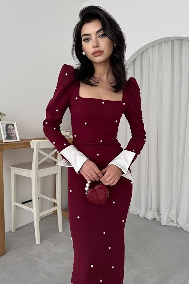 Kadın Atlas Kumaş Kare Yaka Kolları Manşetli Incili Bordo Midi Kalem Abiye Elbise 365