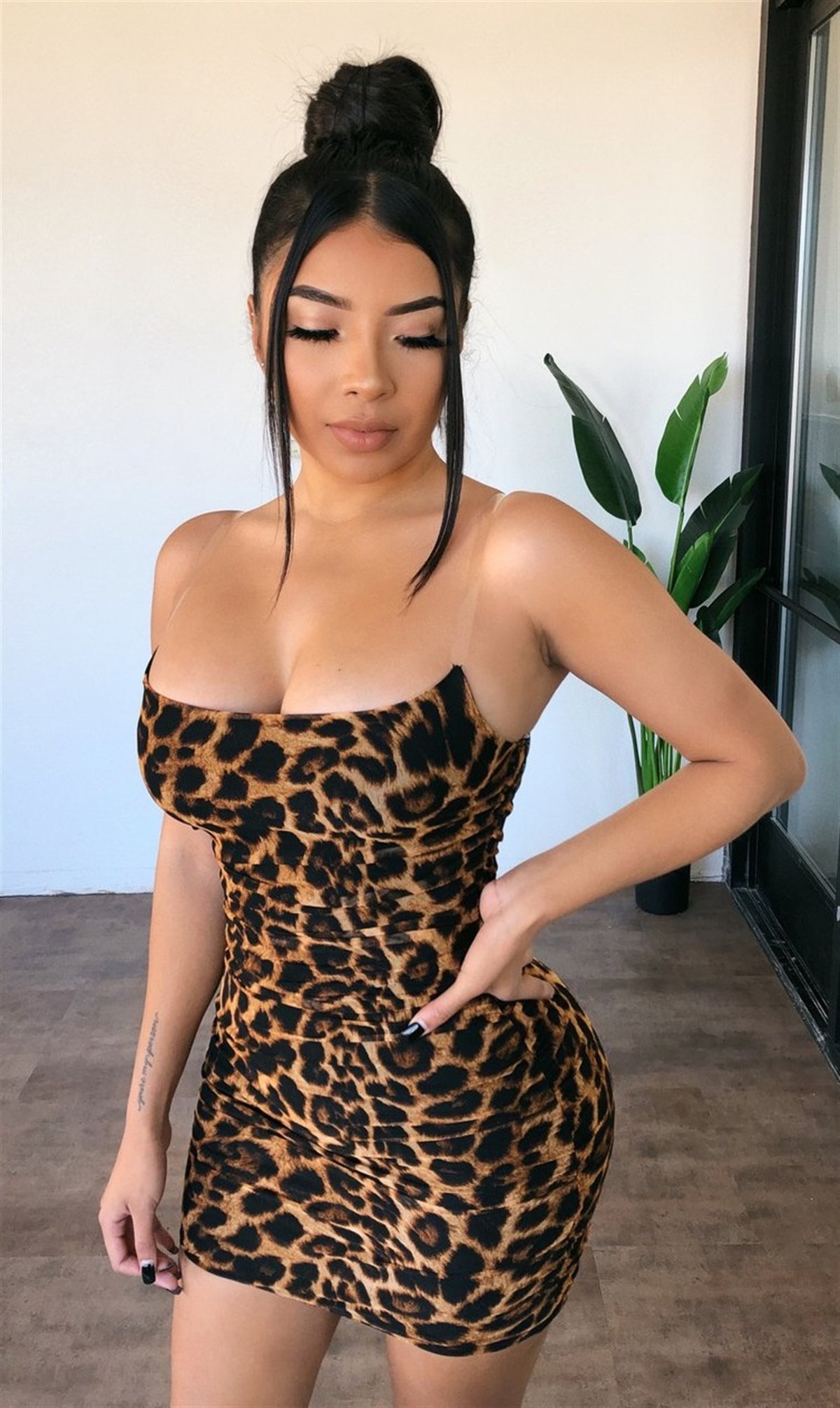 ŞEFFAF ASKILI ESNEK KADİFE KUMAŞ LEOPAR DESENLİ MİNİ ELBİSE ASKILI MİNİ ELBİSE LEOPAR MİNİ ELBİSE LEOPAR ELBİSE LEOPARD MINI DRESS DNM-556-LEOPAR