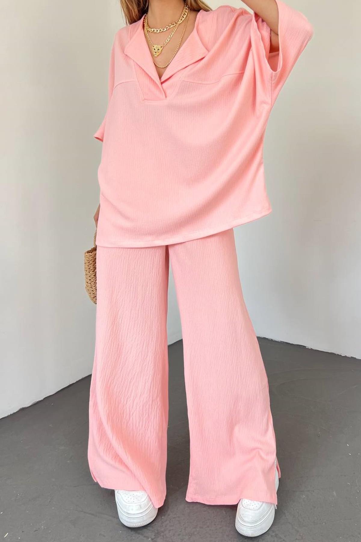  Pembe Gofre Kumaş Yarasa Kol Tasarım V Yaka Bluz ve Pantolon Oversize İkili Takım 9581