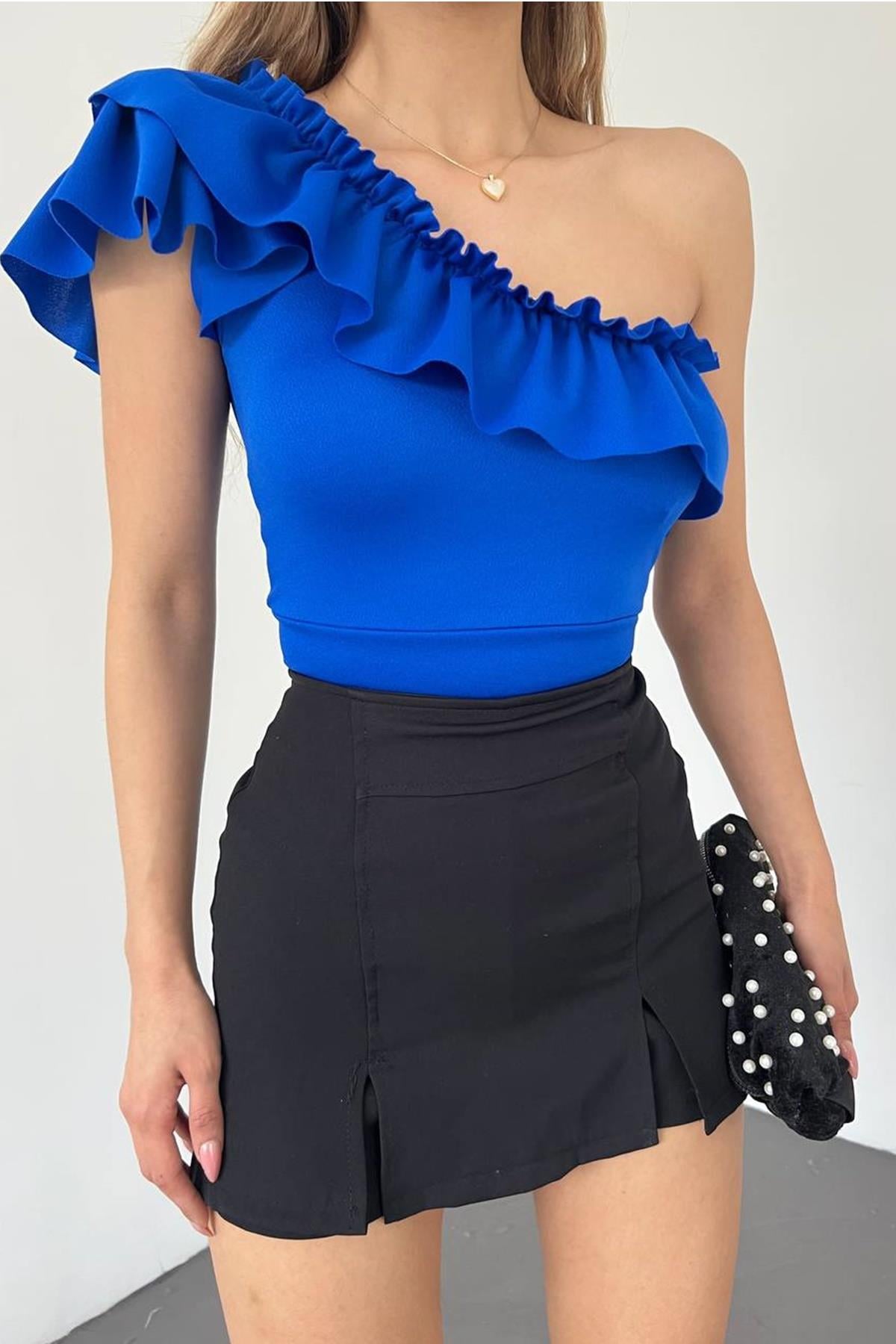  Saks Mavi Esnek Kumaş Omuz Dekolteli Fırfır Tasarımlı Crop Bluz 10418