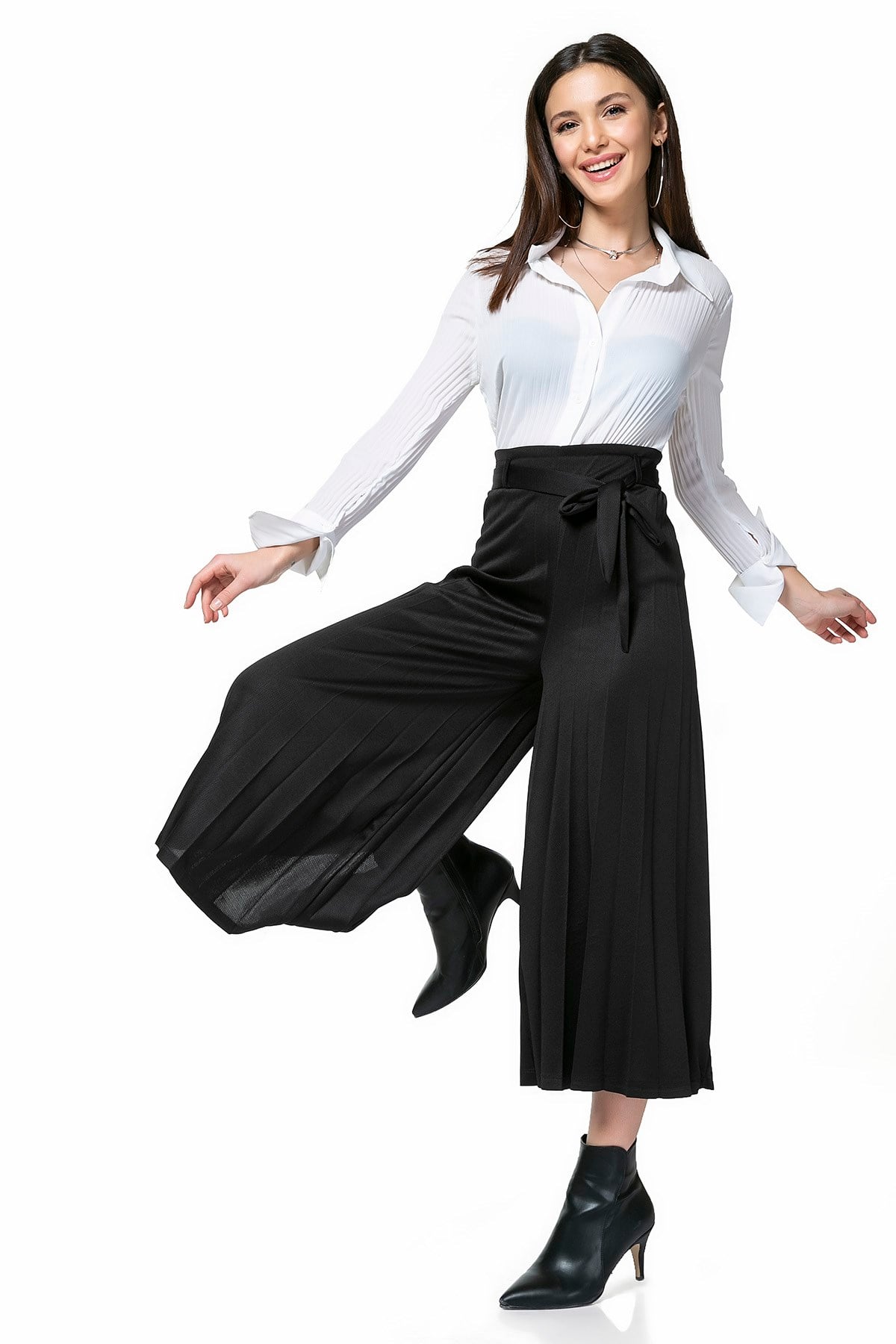  Siyah Piliseli Kısa Paça Bol Pantolon Black Pants 4646031780106