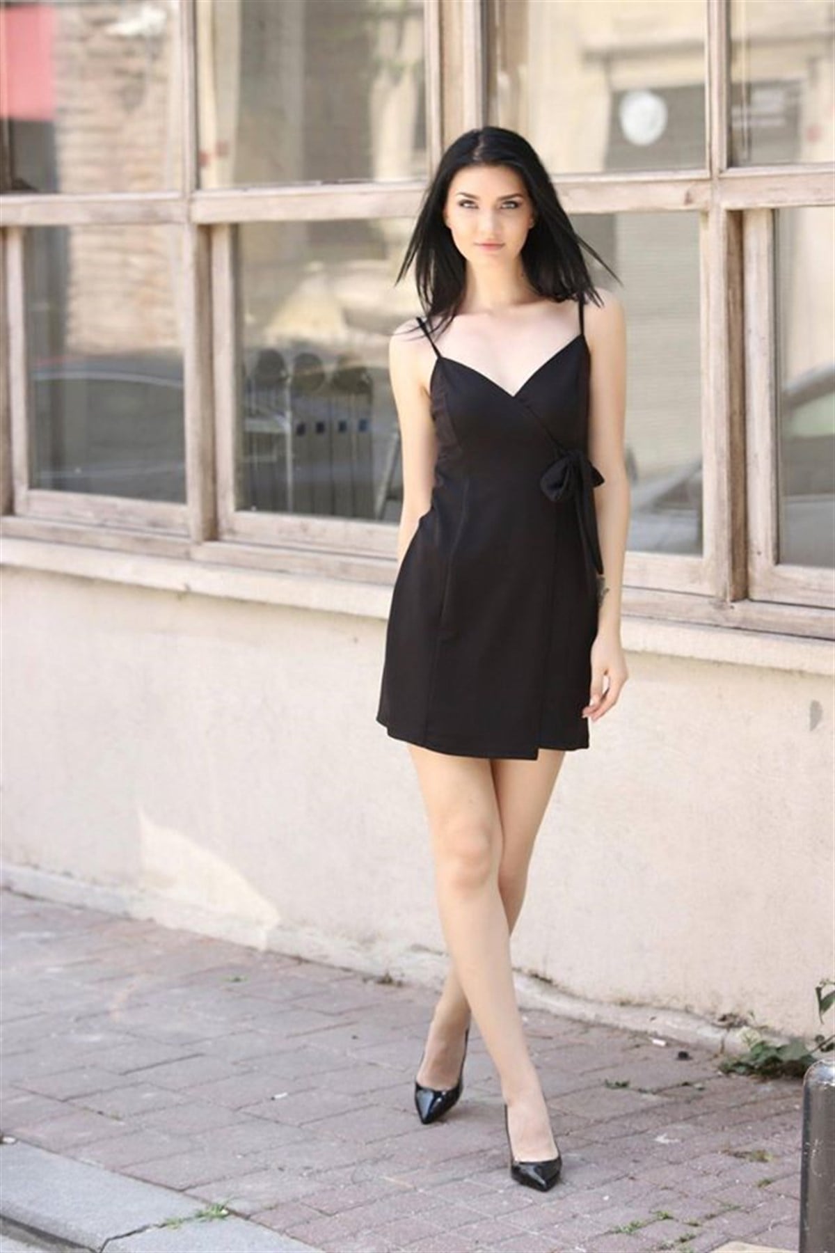 BAĞCIK DETAYLI GÖĞÜS DEKOLTELİ ASKILI SİYAH MİNİ ELBİSE SİYAH MİNİ ABİYE ELBİSE SİYAH GECE ELBİSESİ BLACK MINI DRESS BLACK PARTY DRESS BLACK CLUBWEAR emr-010-siyah