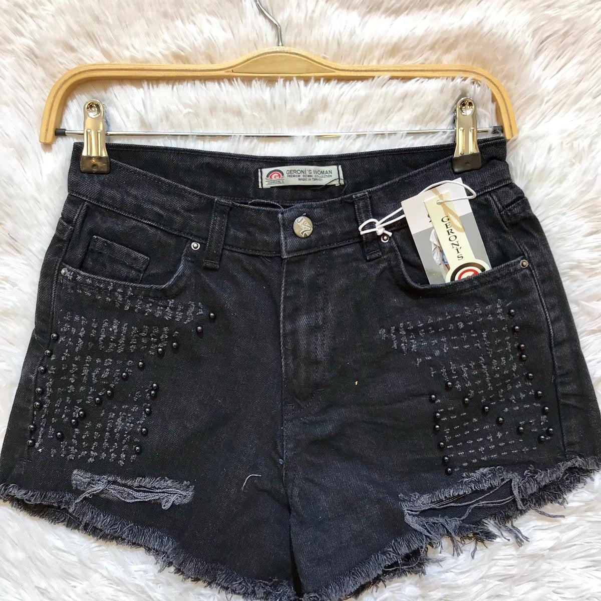 BONCUK VE YIRTIK DETAYLI SİYAH BOYFRIEND KOT ŞORT BLACK JEAN SHORT GR-002