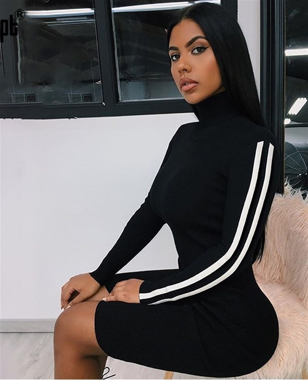 ESNEK DALGIÇ KUMAŞ UZUN KOLLU SİYAH MİNİ ELBİSE YANLARI ŞERET DETAYLI ELBİSE BLACK MINI DRESS DNM-451-1