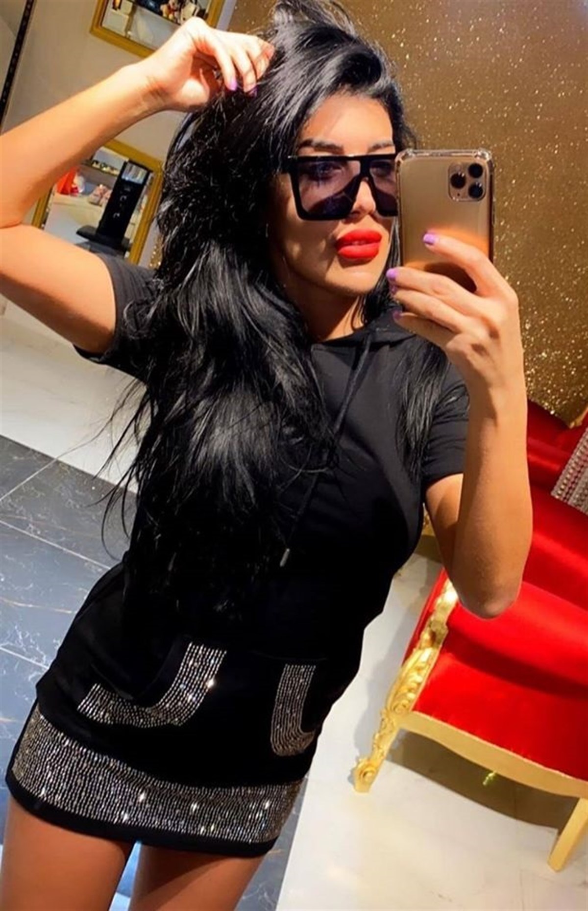 ESNEK İKİİPLİK KUMAŞ ÖN KISMI PARLAK TAŞ BASKI DETAYLI SİYAH MİNİ ELBİSE PAPİŞONLU SİYAH SPOR MİNİ ELBİSE SİYAH TUNİK BLACK MINI DAYDRESS BLACK MINI DRESS CHP-234