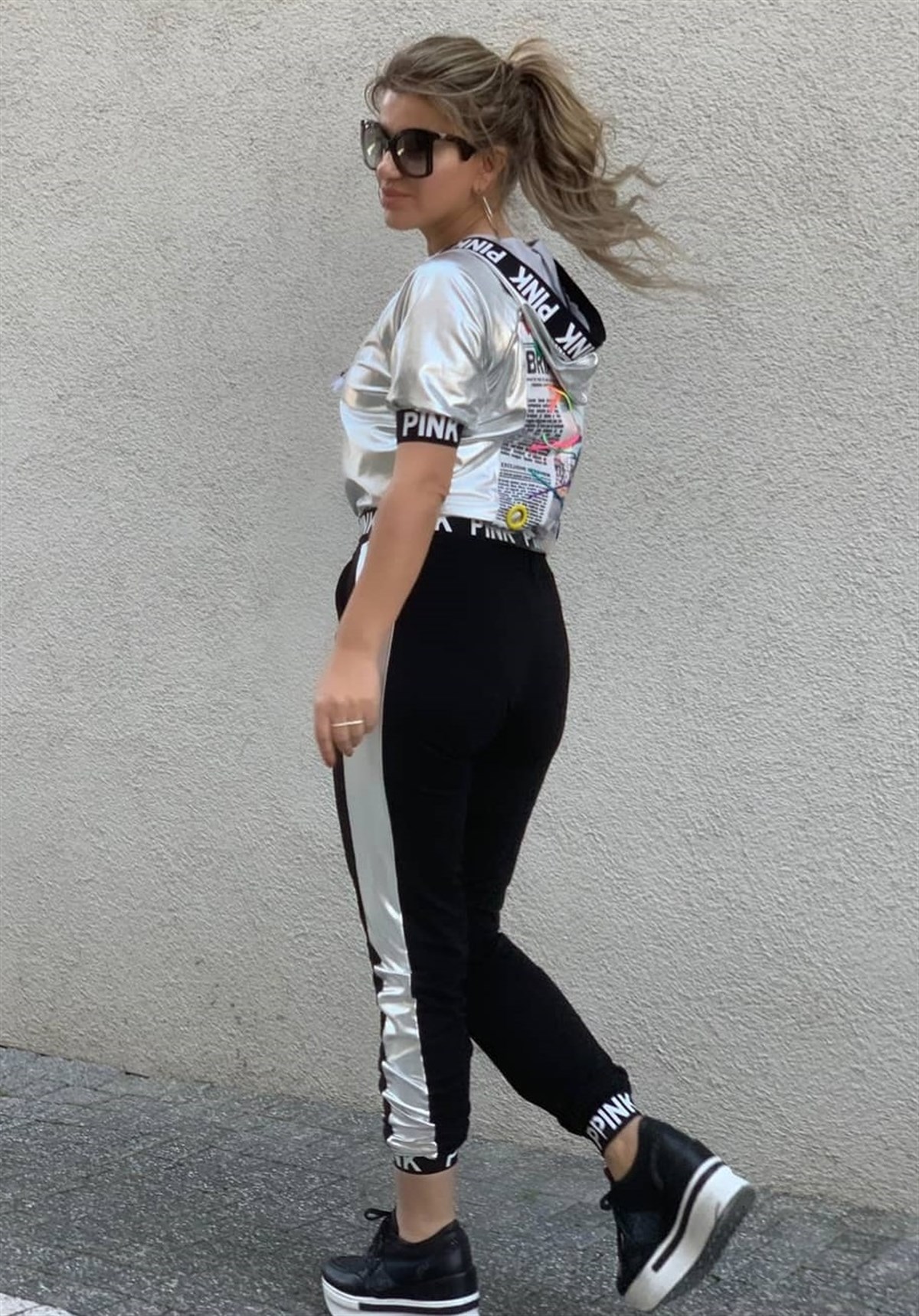 ESNEK İKİİPLİK KUMAŞ VE LAME KUMAŞ DETAYLI KAPİŞONLU ÜST VE EŞOFMAN ALT TAKIM WOMAN SPORTSWEAR SET CHP-201-1
