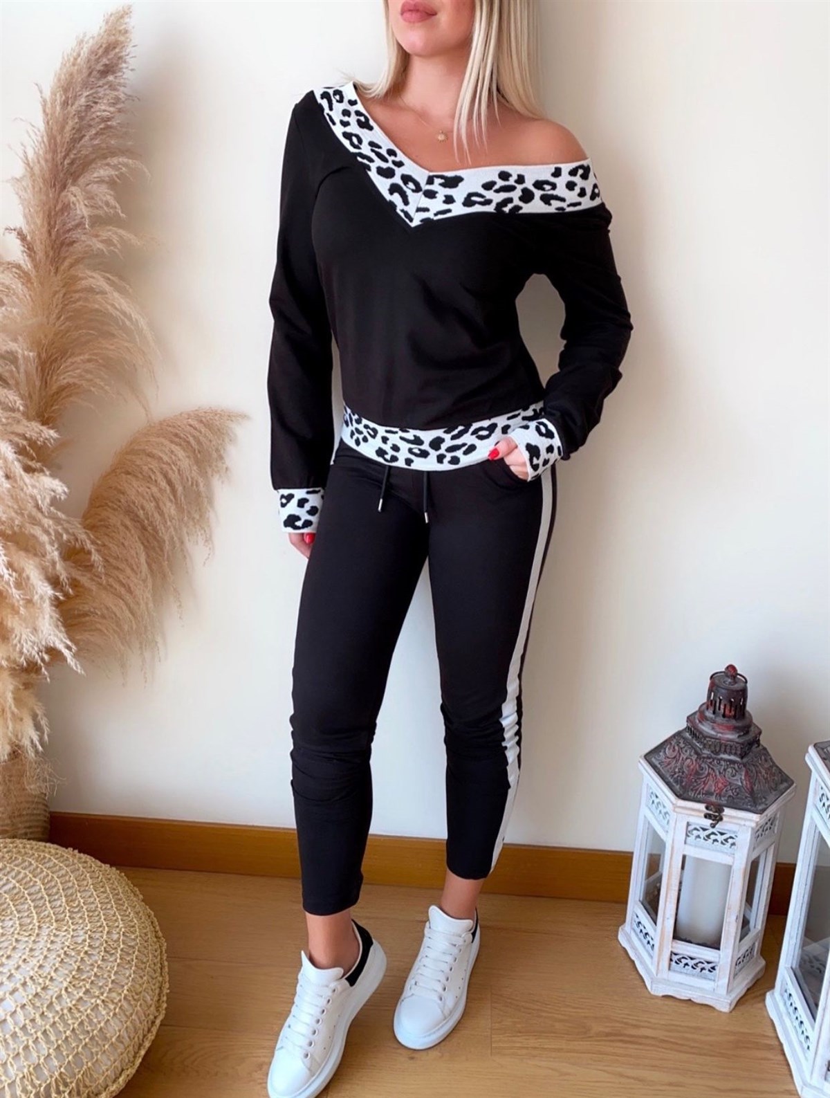 ESNEK İKİİPLİK KUMAŞ YAKASI RİBANA DETAYLI SİYAH EŞOFMAN TAKIM WOMAN SPORTSWEAR GD-036-LEOPAR