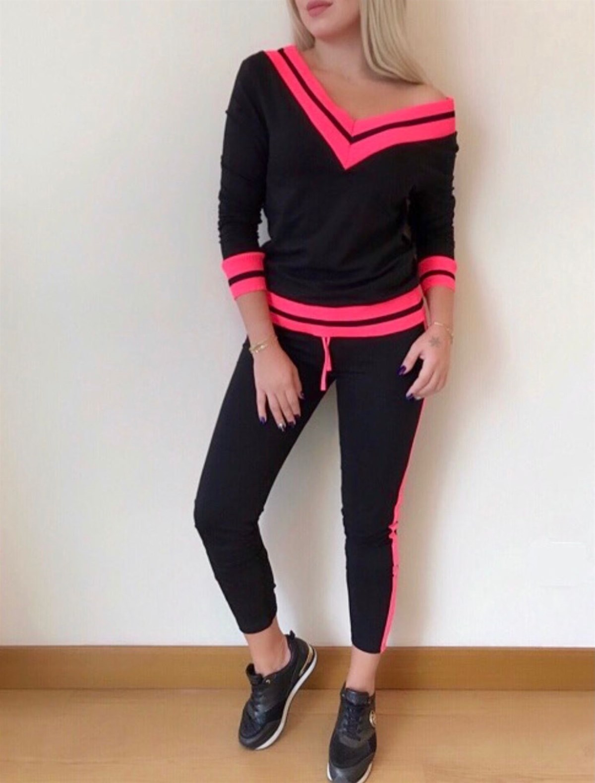 ESNEK İKİİPLİK KUMAŞ YAKASI RİBANA DETAYLI SİYAH EŞOFMAN TAKIM WOMAN SPORTSWEAR GD-036-YEŞİLST BAYAN TAKIM BAYAN SPOR TAKIM WOMAN SPORTSWEAR SET GD-016-YEŞİL
