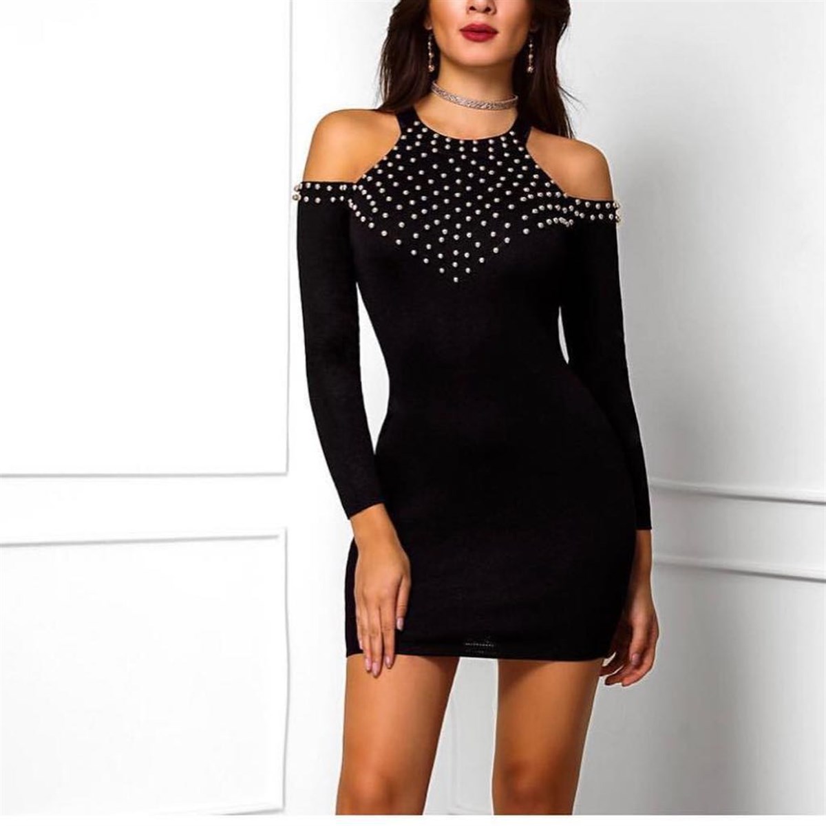 ESNEK KAŞKORSE KUMAŞ İNCİ DETAYLI SİYAH MİNİ ELBİSE BLACK MINI DRESS LP-206-1