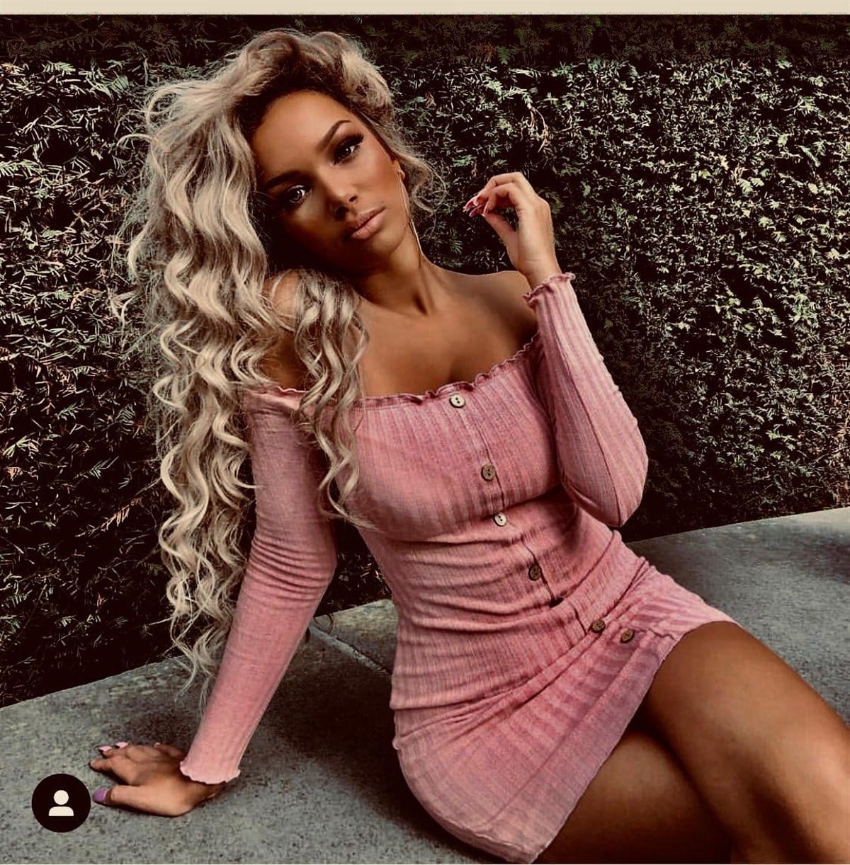 ESNEK KAŞKORSE KUMAŞ STRAPLEZ UZUN KOLLU DÜĞME DETAYLI PEMBE MİNİ ELBİSE PINK MINI DRESS LP-227-4