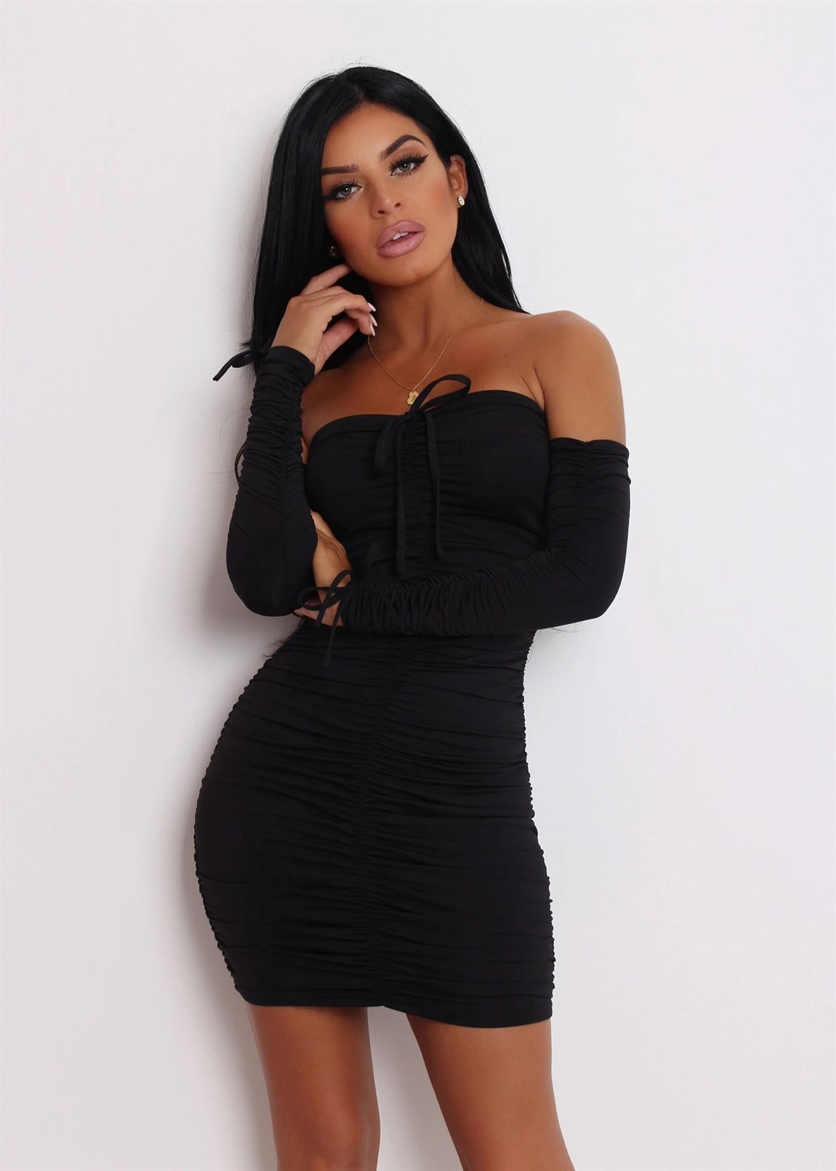 ESNEK KREP KUMAŞ BAĞCIK DETAYLI UZUN KOLLU STRAPLEZ SİYAH MİNİ ELBİSE BLACK MINI DRESS EMR-036-SİYAH