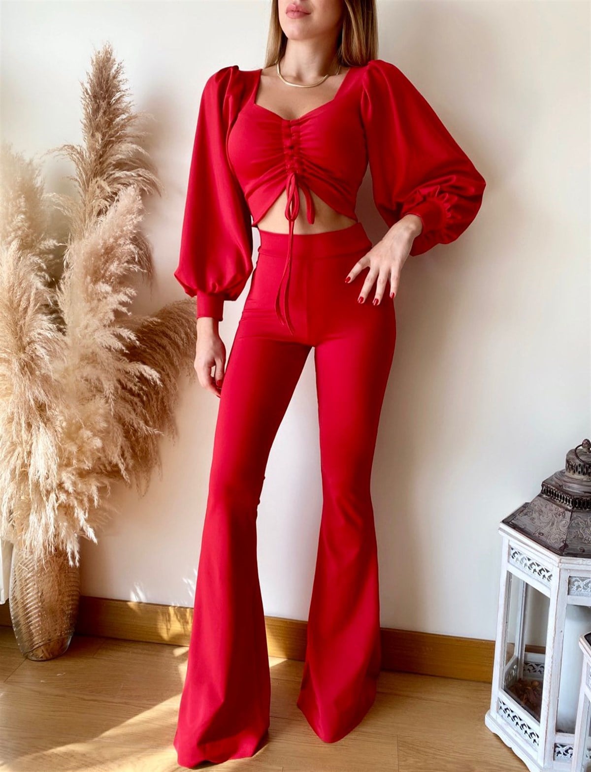 ESNEK KUMAŞ BÜZGÜ DETAYLI KIRMIZI BÜSTİYER VE YÜKSEK BEL İSPANYOL PAÇA KIRMIZI TAYT TAKIM TOP AND PANTS SET GD-032-KIRMIZI