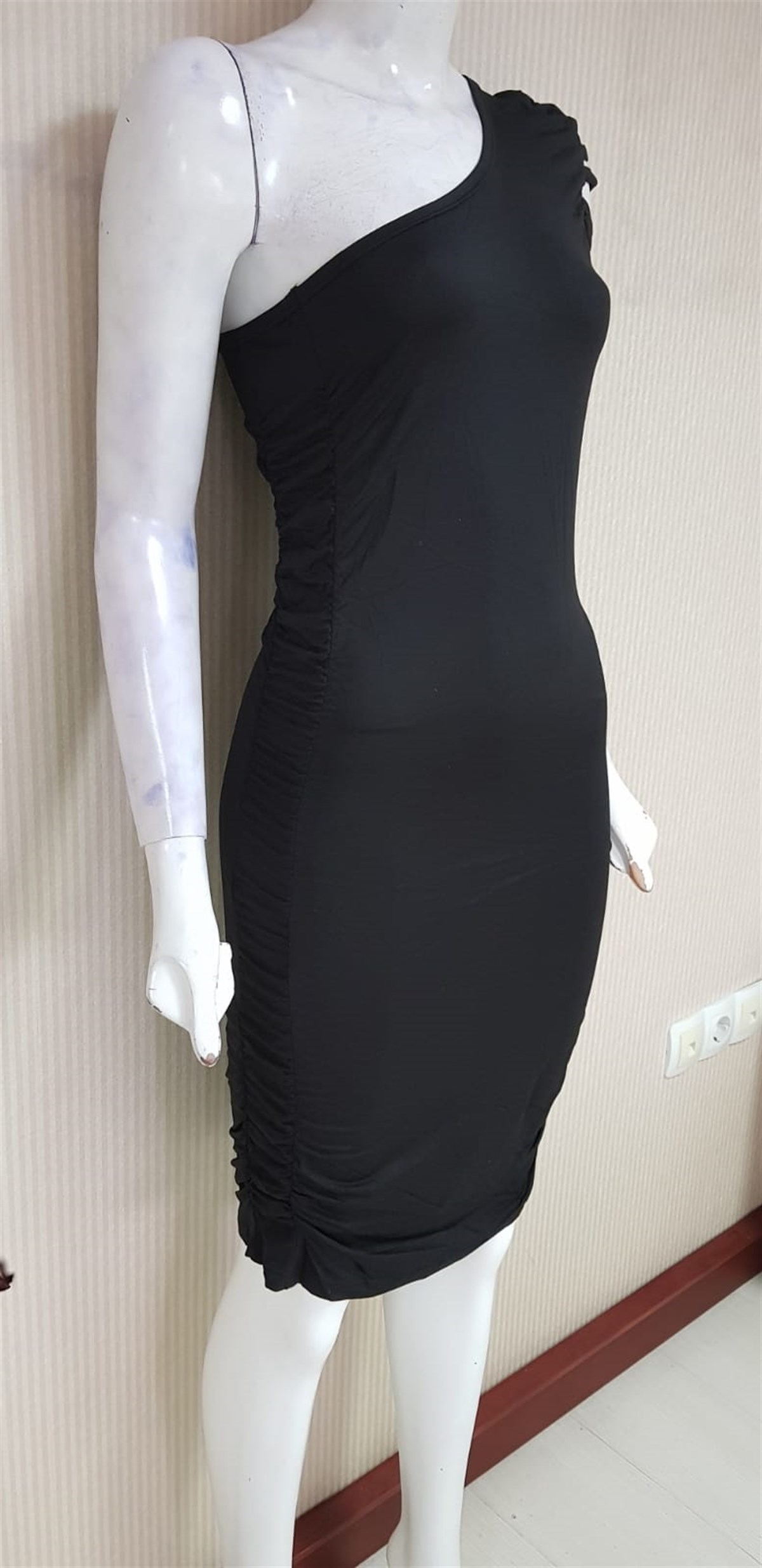 ESNEK KUMAŞ GÖĞÜS DEKOLTELİ SİYAH MİNİ ELBİSE CLUBWEAR ASİA-018