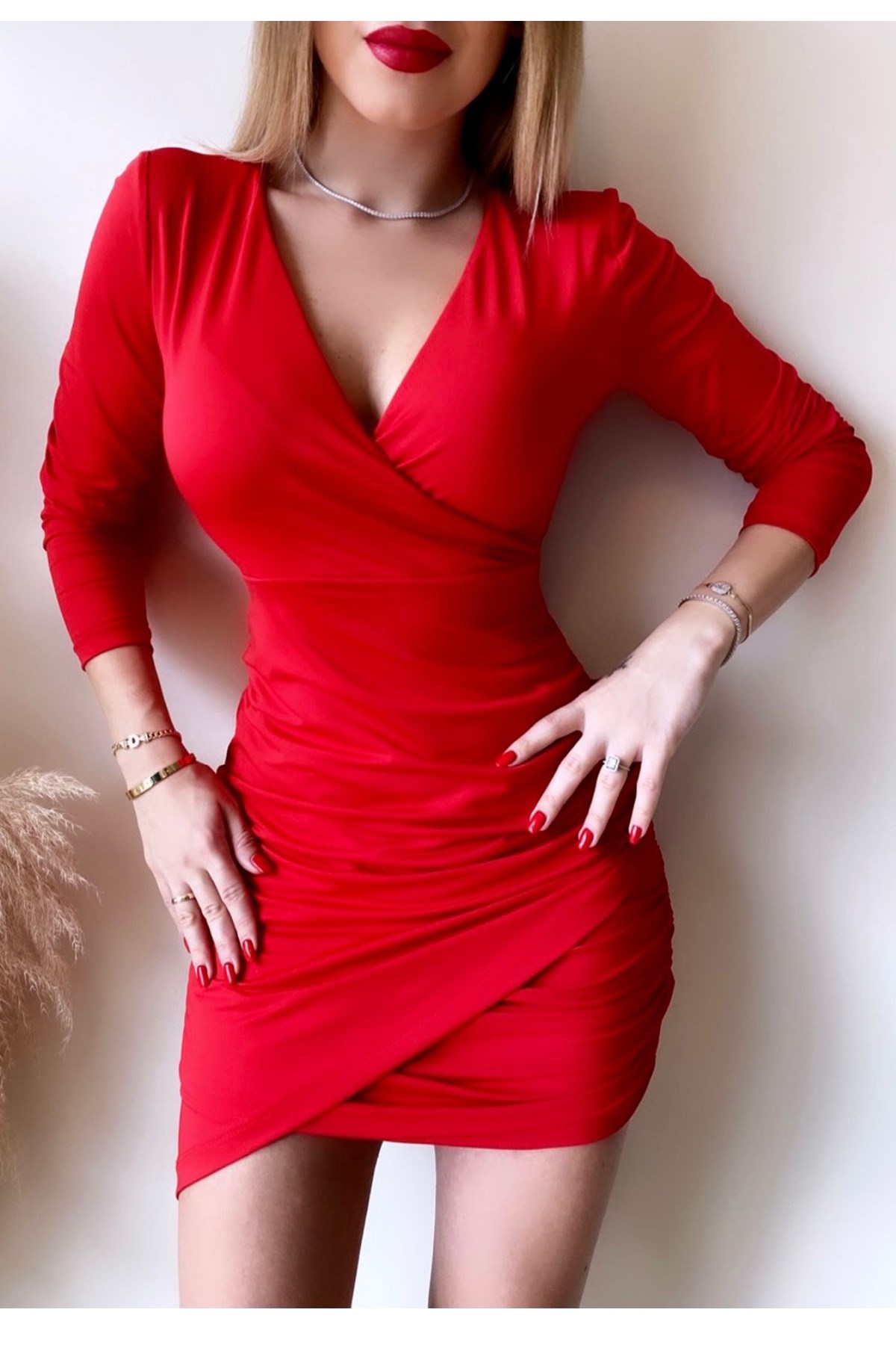 ESNEK KUMAŞ KRUVAZE YAKA UZUN KOLLU KIRMIZI MİNİ ELBİSE LONG SLEEVE CROSS NECK RED MINI DRESS GD-037-KIRMIZI