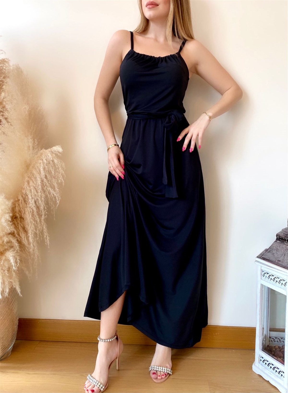ESNEK KUMAŞ KUŞAK DETAYLI UZUN MAXİ SİYAH ELBİSE BLACK MAXI DAY DRESS GD-049-SİYAH