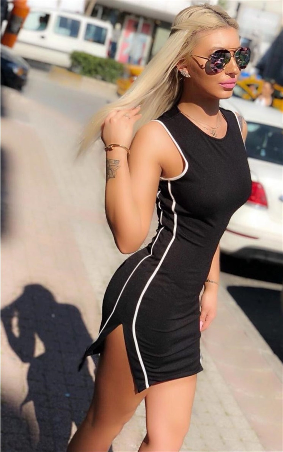 ESNEK KUMAŞ YANLARI YIRTMAÇ DETAYLI SİYAH MİNİ ELBİSE GÖĞÜS DEKOLTELİ MİNİ ELBİSE SİYAH GECE ELBİSESİ BLACK MINI DRESS BLACK PARTY DRESS BLACK CLUBWEAR LP-306