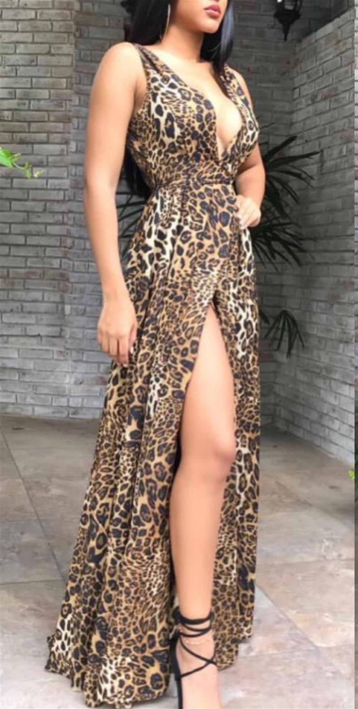 ESNEK MİKRO KUMAŞ LEOPAR DESENLİ UZUN DEKOLTE ELBİSE LEOPARD DRESS LP-242