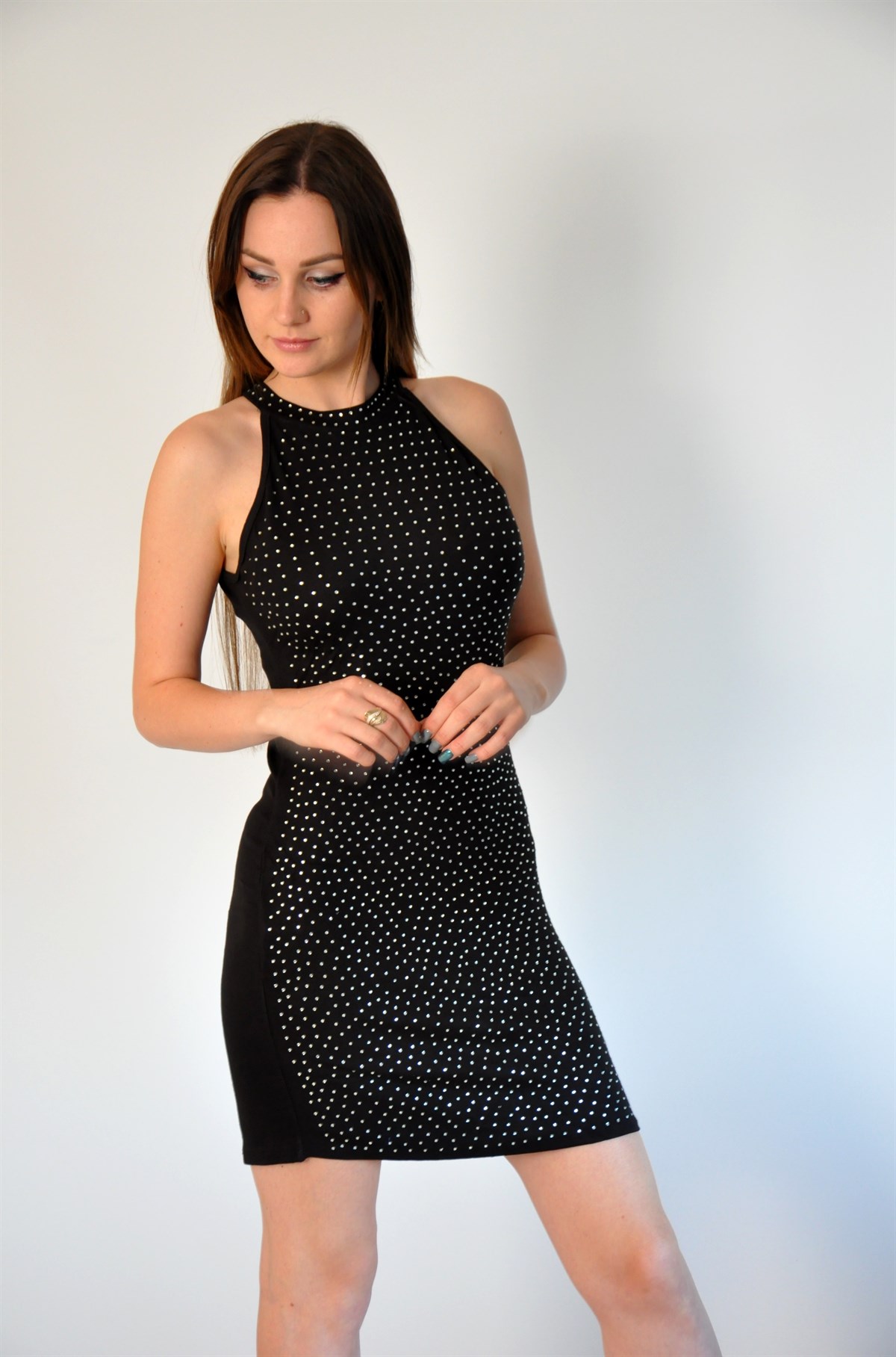 ESNEK PENYE KUMAŞ ÖN KISMI PARLAK TAŞ BASKI DETAYLI SİYAH MİNİ ELBİSE SİYAH SPOR MİNİ ELBİSE BLACK MINI DAYDRESS BLACK MINI DRESS  CHP-226