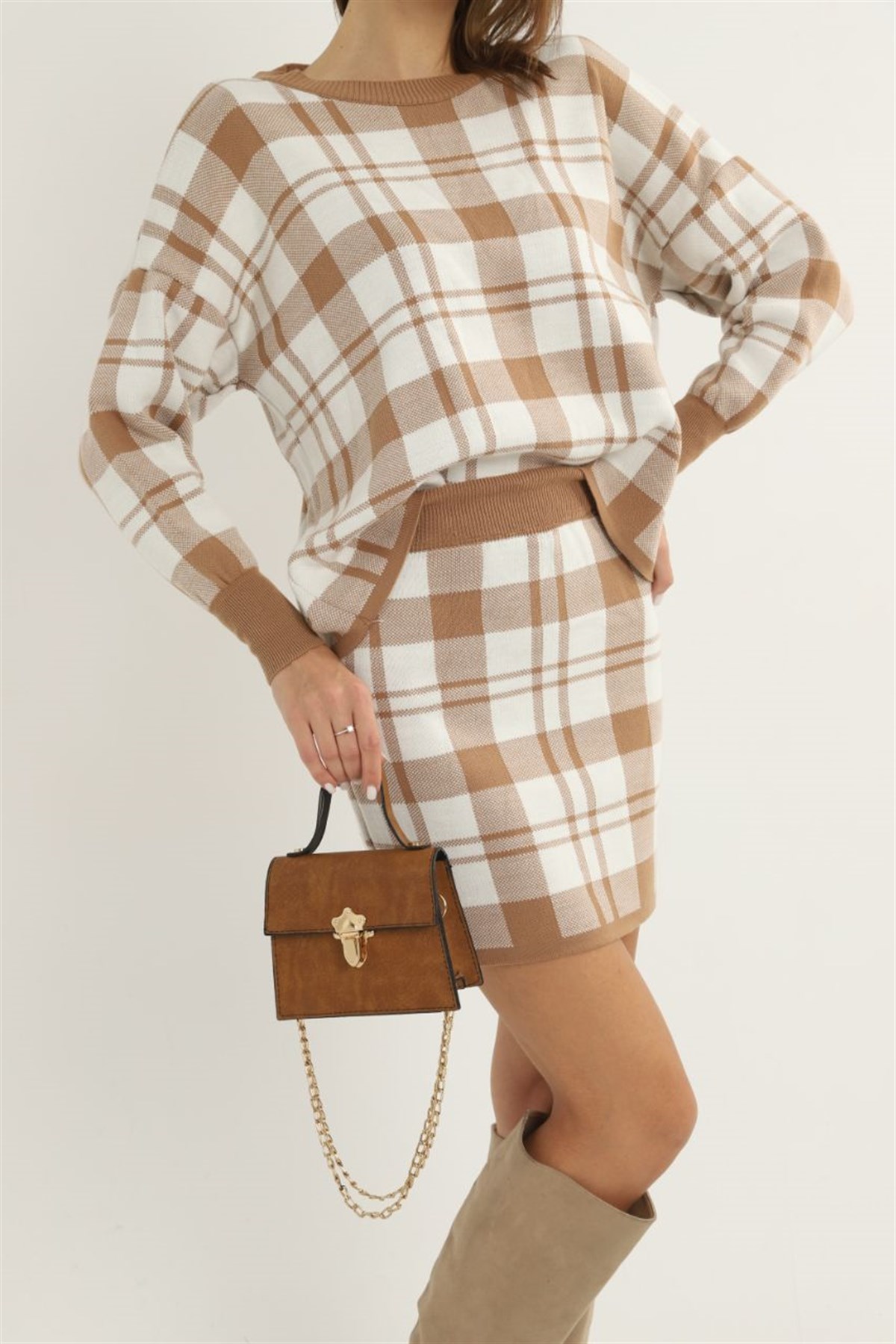 ESNEK TRİKO KUMAŞ EKOSE DESENLİ KAZAK VE ETEK TAKIM KNITTED TOP AND SKIRT SET EMR-110-KREM