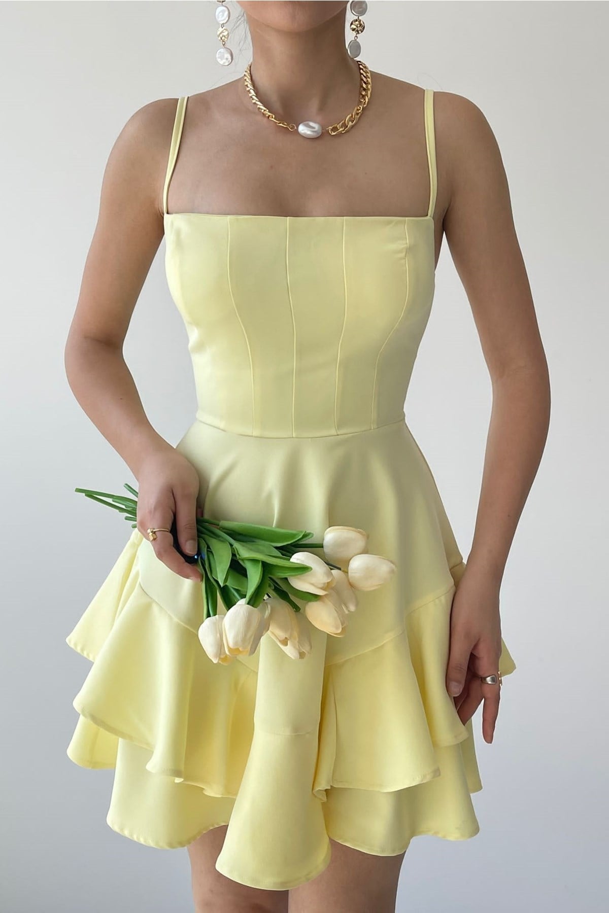 ETEĞİ VOLANLI İNCE ASKILI SARI MİNİ ELBİSE YELLOW MINI DRESS ETC-102-SARI