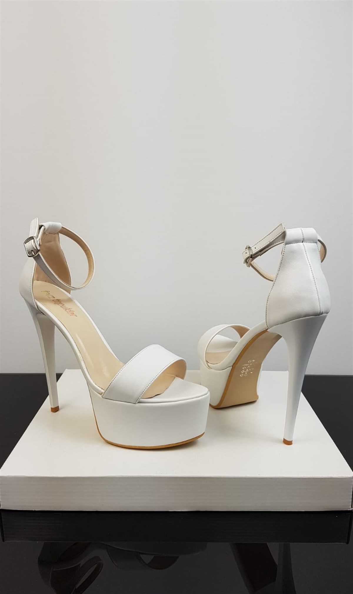 İNCE TOPUKLU SUNİ DERİ BEYAZ PLATFORM TABANLI BAYAN AYAKKABI YAZLIK TOPUKLU BAYAN AYAKKABI HIGH HEELS WHITE WOMAN SHOES BYNSPT-044-6