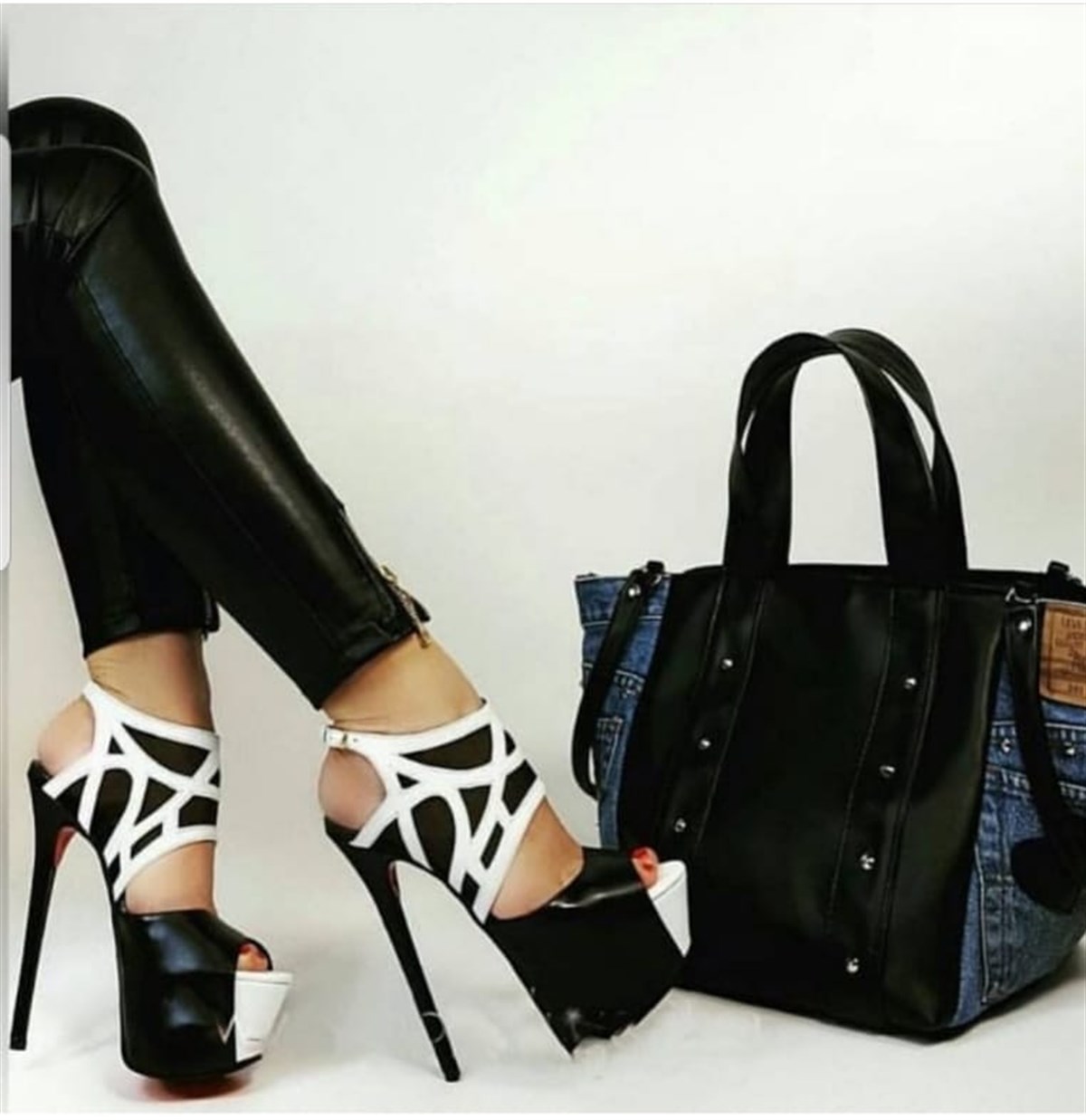 İNCE TOPUKLU UCU AÇIK SİYAH BEYAZ DETAYLI YAZLIK PLATFORM TABANLI BAYAN AYAKKABI YAZLIK TOPUKLU BAYAN AYAKKABI HIGH HEELS BLACK WOMAN SHOES BYNSPT-018