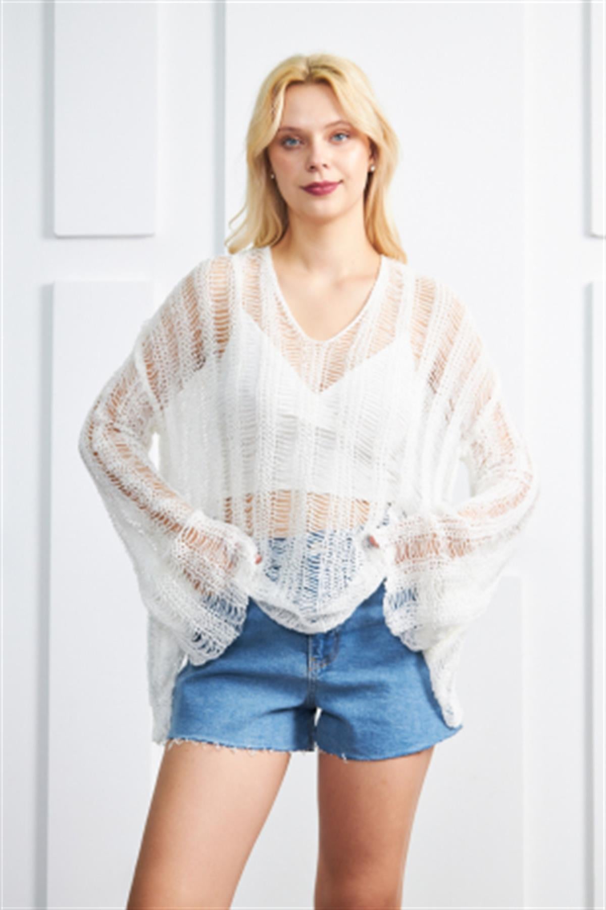 Kadın Triko Kumaş Oversize Kalıp Uzun Kollu Beyaz Triko Bluz 2500